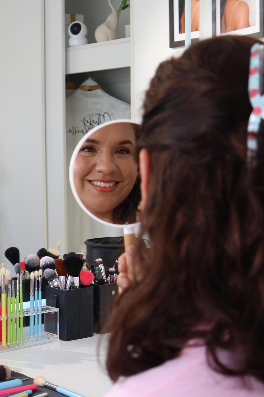 Clase de automaquillaje en estudio